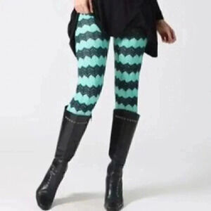 Turquoise and Black Chevron Pattern Highrise Ankle Length Leggings